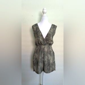 Romper. Size S.
